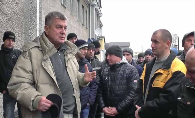 Акція протесту шахтарів «Бужанської» біля «Волиньвугілля» Акція протесту шахтарів «Бужанської» біля «Волиньвугілля»