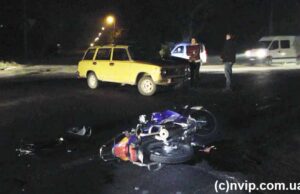 ДТП на повороті 3-ї шахти: скутер зіткнувся з легковиком (фото/відео) ДТП на повороті 3-ї шахти: скутер зіткнувся з легковиком (фото/відео)