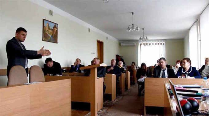 Ігор Гузь відповідав на запитання нововолинських депутатів Ігор Гузь відповідав на запитання нововолинських депутатів