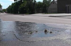 В центрі Нововолинська прорвало каналізацію з нечистотами! (Відео) «Citroen» врізався у «Renault Kangoo» на об'їздній Нововолинська