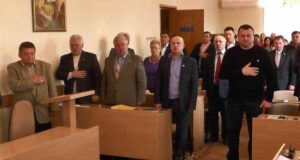 Конфлікт між молоддю та правоохоронцями переріс у масове заворушення в центрі міста! (відео) У центрі - заворушення через конфлікт між молоддю та правоохоронцями (ФОТО