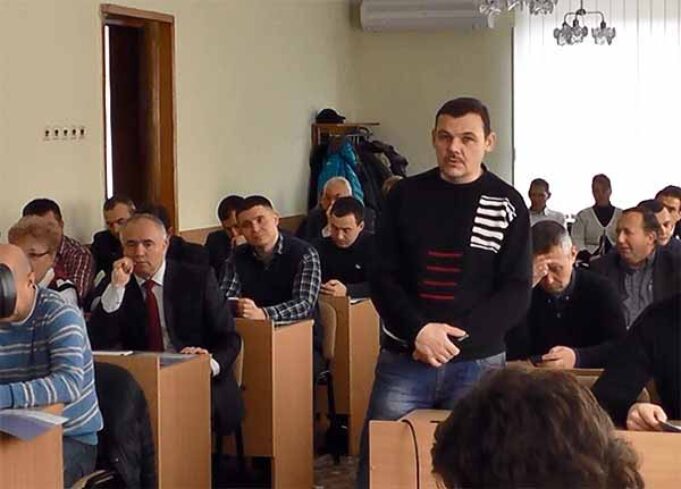 Нововолинська міська рада проситиме відставки уряду Яценюка (відео) Нововолинська міська рада проситиме відставки уряду Яценюка (відео)