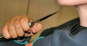 Двоє молодиків пограбували жінку! Двоє молодиків пограбували жінку!