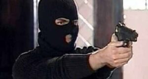 “Маски-шоу” з пістолетом у Нововолинську "Маски-шоу" з пістолетом у Нововолинську