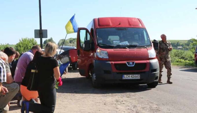 Нововолинськ зустрів тіло загиблого на Сході бійця Олега Пушкарука Нововолинськ зустрів тіло загиблого на Сході бійця Олега Пушкарука