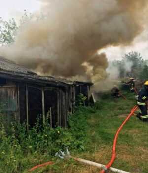 У Нововолинську трапилась пожежа - загорілись господарські будівлі