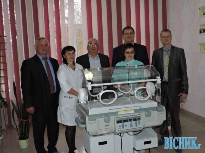 Нововолинська лікарня отримала нові можливості для виходжування недоношених малюків Нововолинська лікарня отримала нові можливості для виходжування недоношених малюків