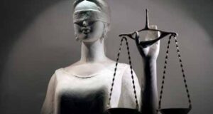 Нововолинська чиновниця за рахунок своєї посади вирішила збудувати кар’єру ще й своїй доньці-адвокату. Нововолинська чиновниця за рахунок своєї посади вирішила збудувати кар'єру ще й своїй доньці-адвокату.