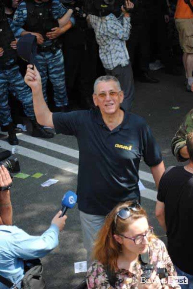 Євген Мельник. З цеглиною проти броньовика Євген Мельник. З цеглиною проти броньовика