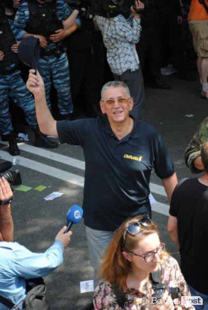 Євген Мельник. З цеглиною проти броньовика Євген Мельник. З цеглиною проти броньовика