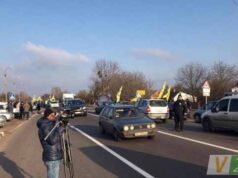 Біля Луцька власники автомобілів на іноземній реєстрації обмежили рух на Ковель Біля Луцька власники автомобілів на іноземній реєстрації обмежили рух на Ковель