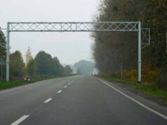 На дорозі Вол.-Волинський — Нововолинськ встановили металеву арку На дорозі Вол.-Волинський — Нововолинськ встановили металеву арку