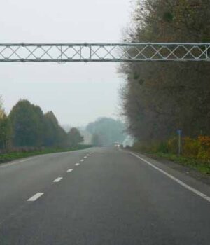 p1190937 На дорозі Вол.-Волинський — Нововолинськ встановили металеву арку