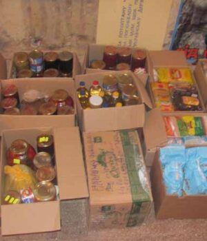 Нововолинський центр допомоги полку «АЗОВ» відправив у Маріуполь харчі та речі для бійців