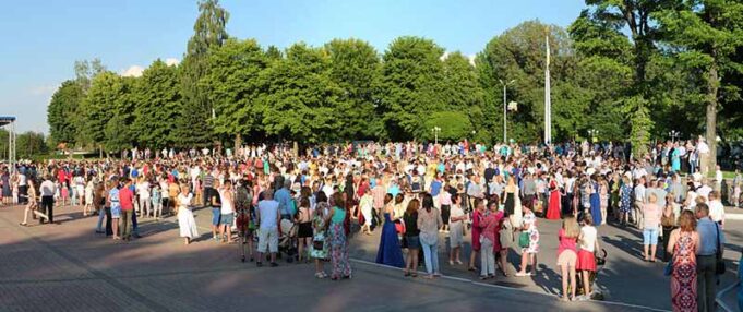 Свято випускників (онлайн трансляція) Свято випускників (онлайн трансляція)