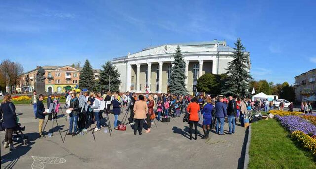 Майстер-клас до Дня Художника «Намалюй картину під відкритим небом» (ФОТО, ВІДЕО) Майстер-клас до Дня Художника «Намалюй картину під відкритим небом» (ФОТО