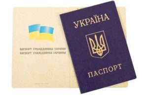 У Нововолинську «здирали» зайві гроші за закордонні паспорти (Відео) У Нововолинську «здирали» зайві гроші за закордонні паспорти (Відео)