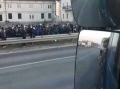 У Польщі на перетин кордону «Дорогуськ-Ягодин» очікують тисячі українців. ВІДЕО У Польщі на перетин кордону «Дорогуськ-Ягодин» очікують тисячі українців. ВІДЕО