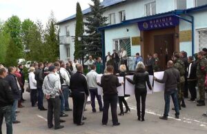 Робота міліції та прокуратури вивела нововолинців на мітинг Робота міліції та прокуратури вивела нововолинців на мітинг