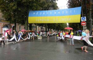 Святкова хода “Я по світу іду в вишиванці”. Фоторепортаж Святкова хода "Я по світу іду в вишиванці". Фоторепортаж