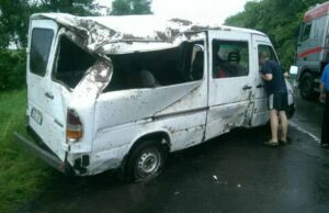 Аварія біля Володимира: на слизькій дорозі перевернувся мікроавтобус Аварія біля Володимира: на слизькій дорозі перевернувся мікроавтобус