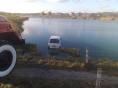 Рятувальники витягли автомобіль, що злетів у Нововолинське озеро Рятувальники витягли автомобіль