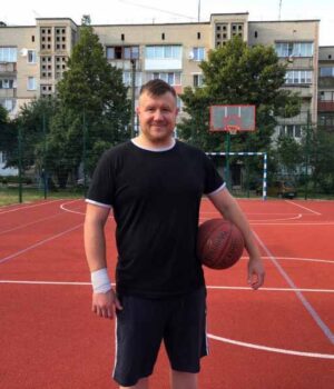 photo5224392073212440298_1 «Приходьте на сучасний майданчик грати баскетбол»