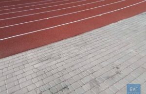 На “оновленому” стадіоні у Нововолинську поладнали провалену бруківку На "оновленому" стадіоні у Нововолинську поладнали провалену бруківку