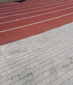 На "оновленому" стадіоні у Нововолинську поладнали провалену бруківку