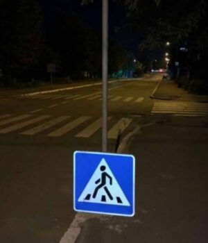 У Нововолинську двоє підлітків пошкодили дорожній знак