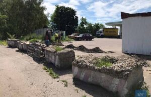 Фірма Коптюка взялась демонтувати паркан на АЗС «ОККО» у Нововолинську Фірма Коптюка взялась демонтувати паркан на АЗС «ОККО» у Нововолинську