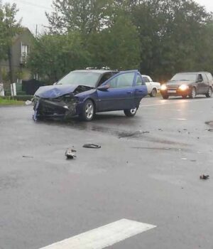 У Нововолинську на перехресті зіткнулися дві автівки