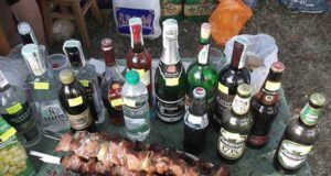 Нововолинськ 25.08: чергова пиятика в парку культури Нововолинськ 25.08: чергова пиятика в парку культури