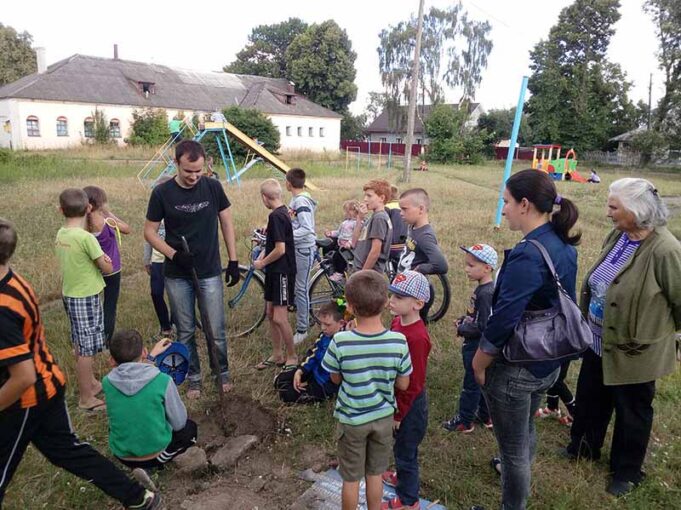 У Благодатному почали встановлювати вуличні тренажери У Благодатному почали встановлювати вуличні тренажери