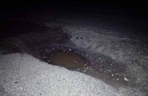 Обережно! Яма на дорозі між Нововолинськом та селом Стара Лішня! (ВІДЕО) Обережно! Яма на дорозі між Нововолинськом та селом Стара Лішня! (ВІДЕО)