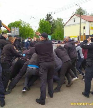 На ринку в Луцьку сталась масова бійка (ВІДЕО)