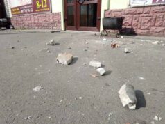 Небезпека на вулицях міста! Із балконів падає штукатурка! Небезпека на вулицях міста! Із балконів падає штукатурка!