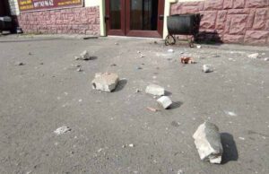 Небезпека на вулицях міста! Із балконів падає штукатурка! Небезпека на вулицях міста! Із балконів падає штукатурка!