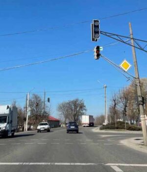 На перехресті біля автостанції встановлюють нові світлофори