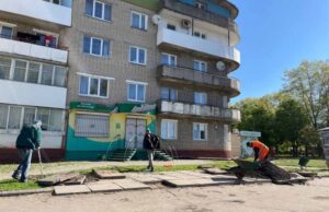 На перехресті проспекту Перемоги та вулиці Соборної облаштовують нову зупинку На перехресті проспекту Перемоги та вулиці Соборної облаштовують нову зупинку