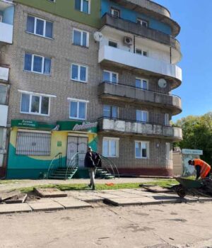 photo_2022-05-10_09-36-07 На перехресті проспекту Перемоги та вулиці Соборної облаштовують нову зупинку