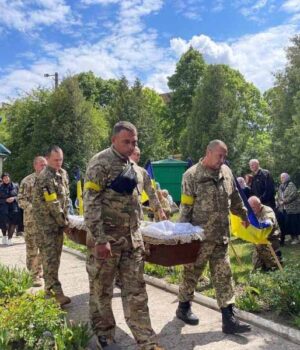 photo_2022-05-26_16-02-49 Провели в останню путь Героя Андрія Крощука