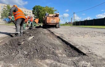 У місті розпочали ямкові ремонти доріг У місті розпочали ямкові ремонти доріг