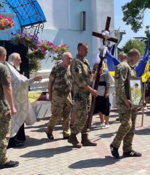 Провели в останню земну дорогу Героя Володимира Душука