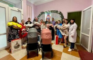 Анастасія і Марк – перші новонароджені дівчинка та хлопчик у 2023 році отримали візочки Анастасія і Марк - перші новонароджені дівчинка та хлопчик у 2023 році отримали візочки