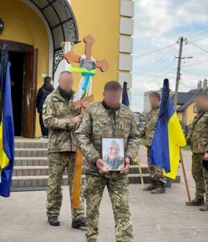 Захисника Олександра Демчука провели в останню земну дорогу