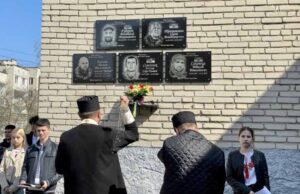 На фасаді Нововолинського ліцею №5 відкрили меморіальні дошки Героям-випускникам На фасаді Нововолинського ліцею №5 відкрили меморіальні дошки Героям-випускникам