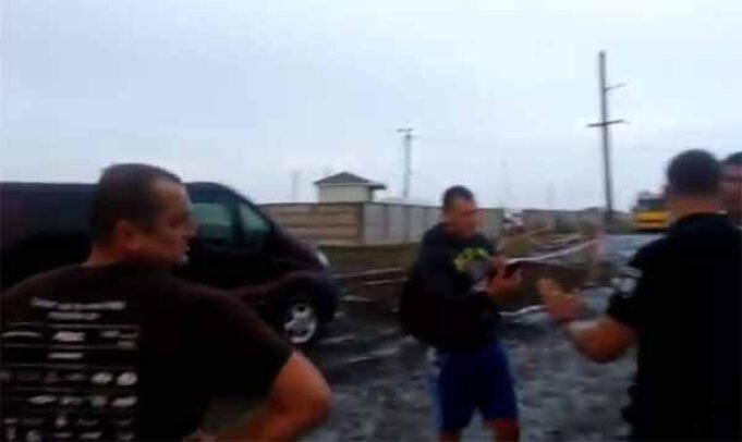 Водій іномарки ледь не збив дитину на велосипеді! Водій іномарки ледь не збив дитину на велосипеді!