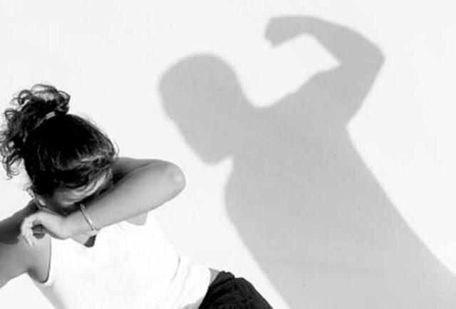 Сімейні розборки: чоловік побив свою дружину та двох дітей! Сімейні розборки: чоловік побив свою дружину та двох дітей!