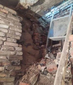 Влада бездіє: у Нововолинську мешканці аварійного будинку у відчаї